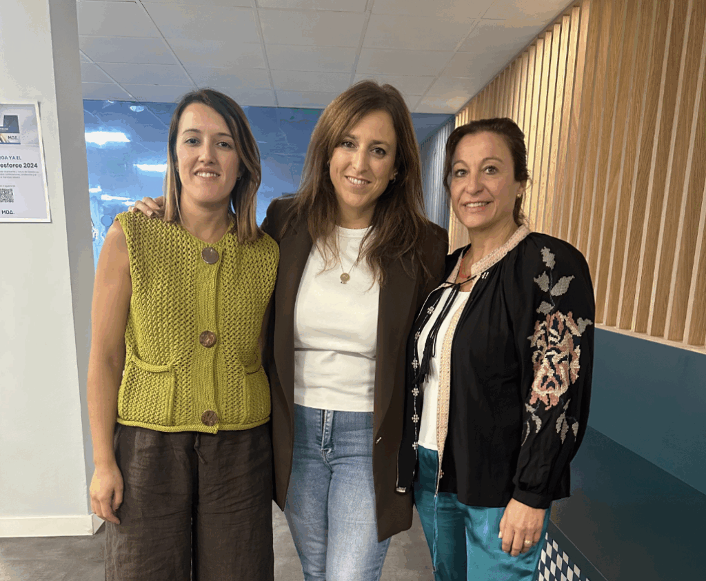 Personal de AVAIN con Ana Molina, responsable del área de Familias de Plena Inclusión Andalucía (formación parentalidad positiva)
