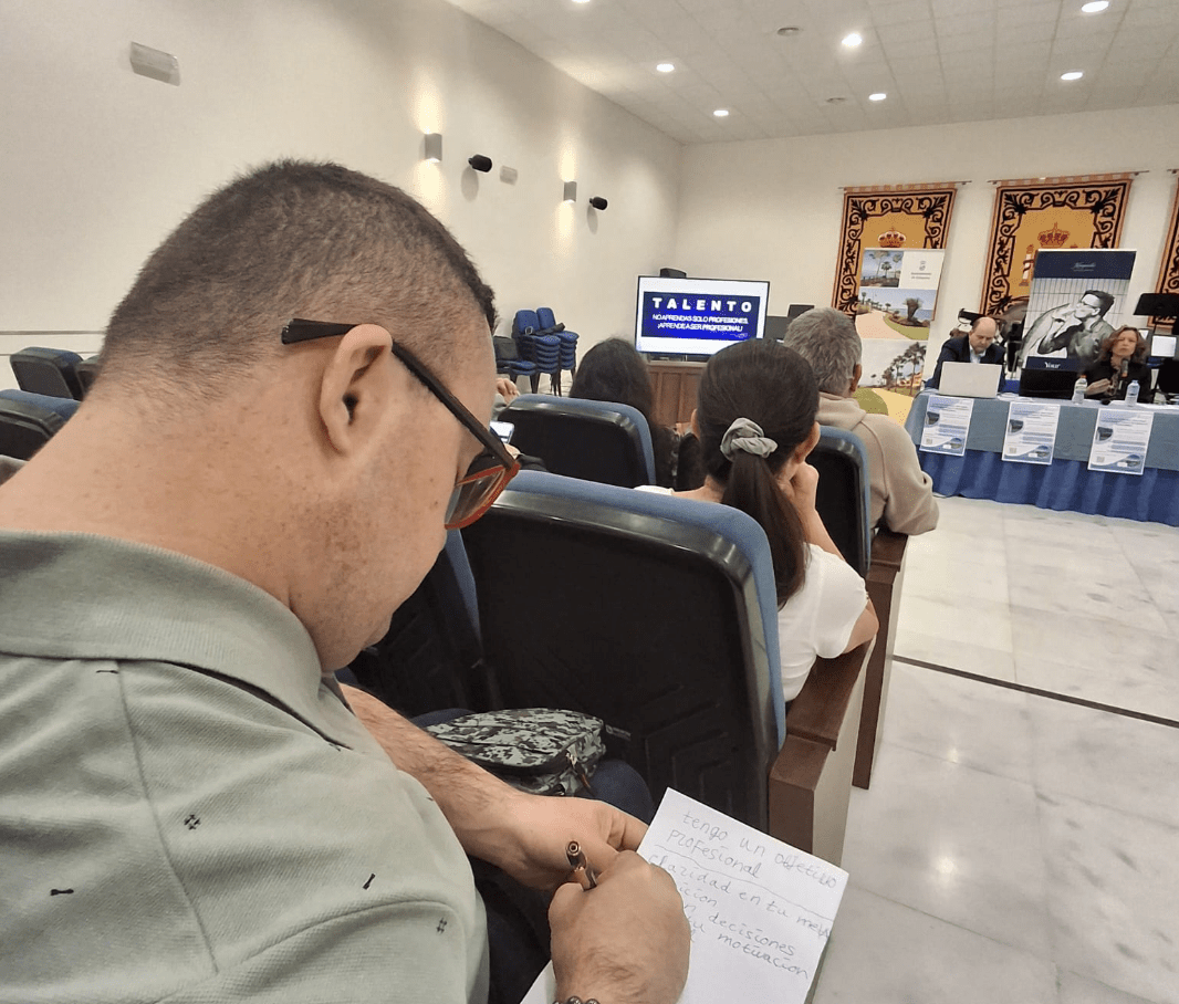 Ir a APRONA participa en una jornada de empleo en Estepona para fomentar la inclusión laboral