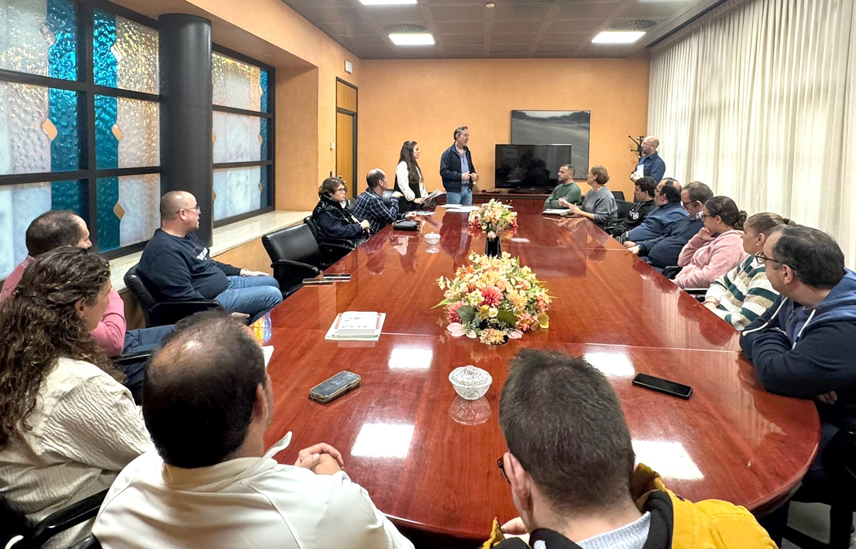 Ir a Plena inclusión Andalucía, ANIDI e Inclusión Activa evalúan la accesibilidad cognitiva del transporte público en Dos Hermanas