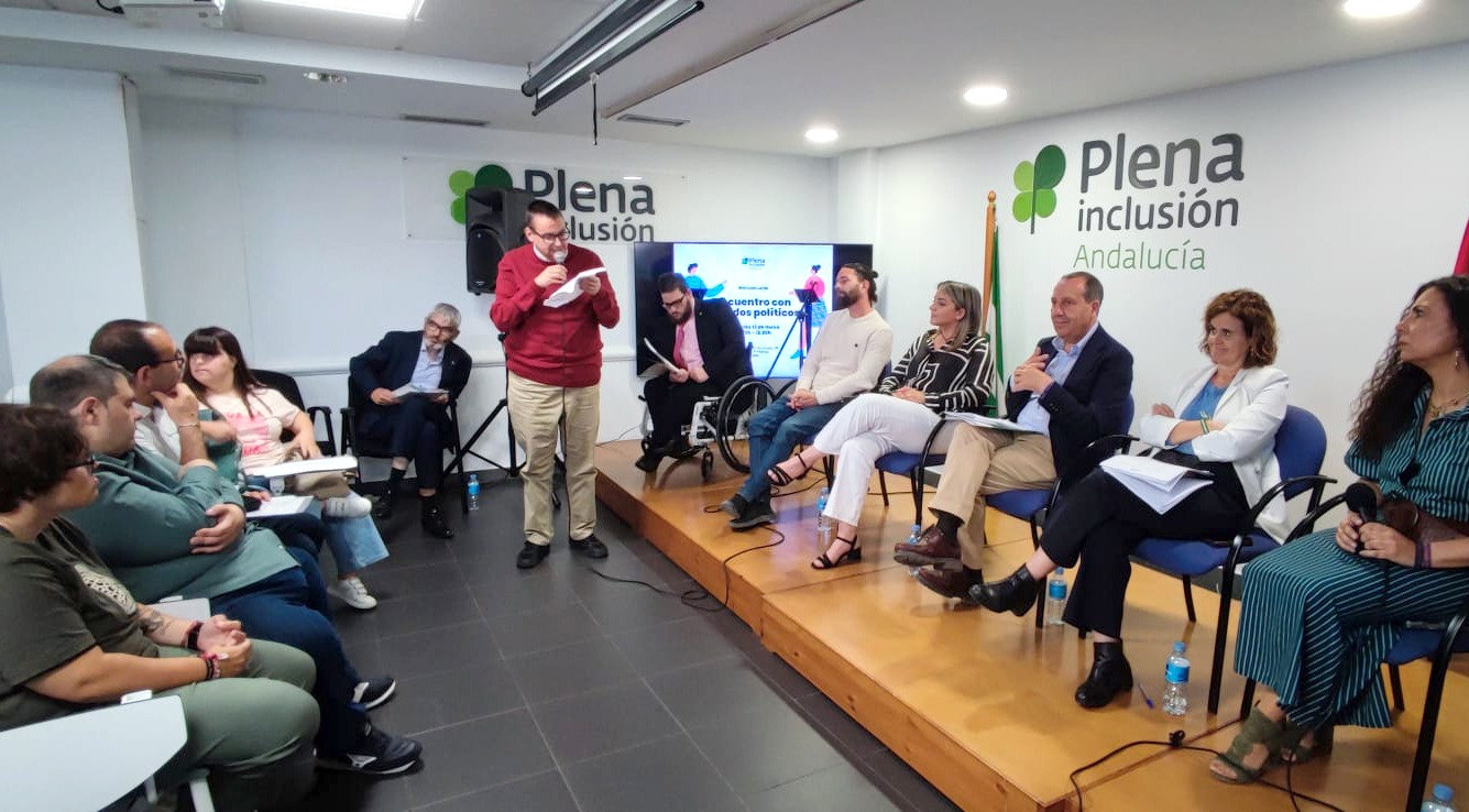 Ir a Las personas con discapacidad intelectual sitúan sus prioridades en el centro del encuentro electoral con partidos políticos organizado por Plena Inclusión Andalucía